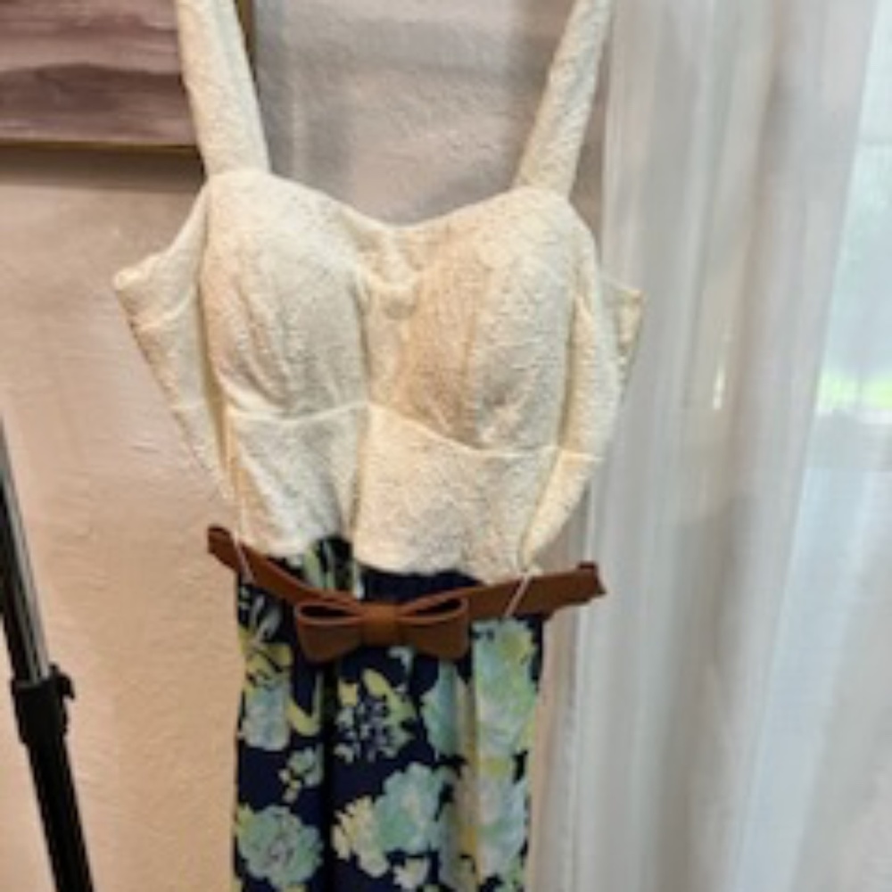 Lace and floral print with belt